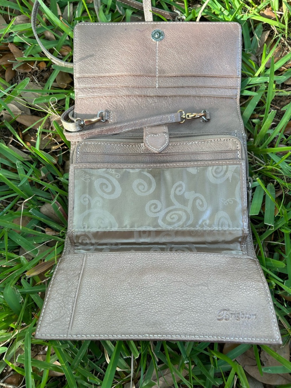 Vintage Croc Embossed Brighton Brown & Cream Crossbody with Gold Trim - Picture 9 of 12